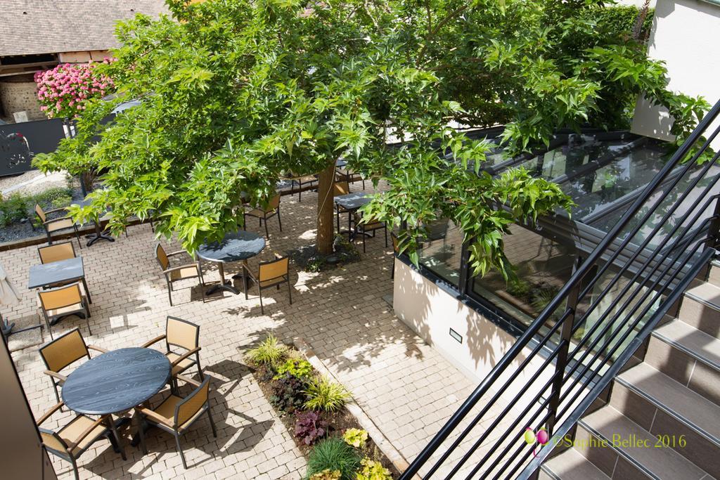 L'Hostellerie D'Acquigny Exterior photo